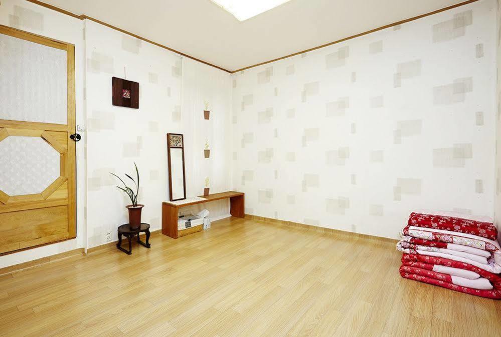Vine Hanok Guesthouse Seúl Exterior foto